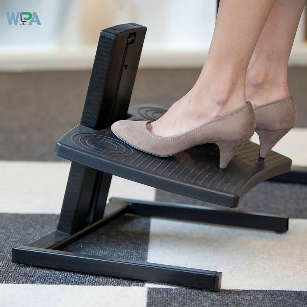 Dual Footform Footrest with independent tilting plates supports active sitting and leg movement.