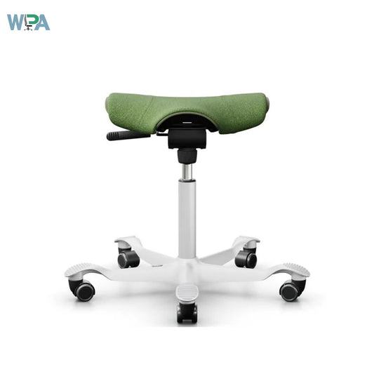 HÅG Capisco Puls 8002 ergonomic chair. Saddle seat design for active sitting, promoting posture, mobility, and spine health at any desk height.