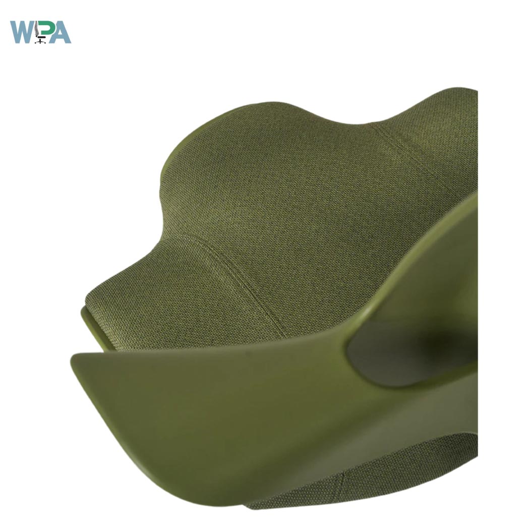 Green seat cover on a white background with Wipa logo.